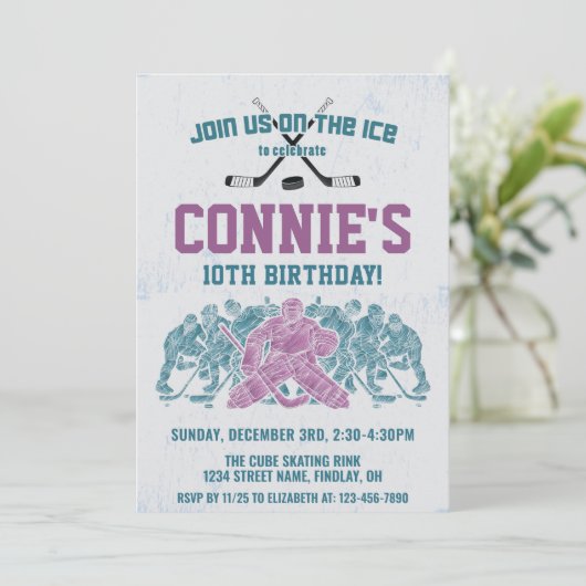 アイスホッケーリンク誕生日パーティー、パープル任意の年齢 招待状 (スタンド正面)