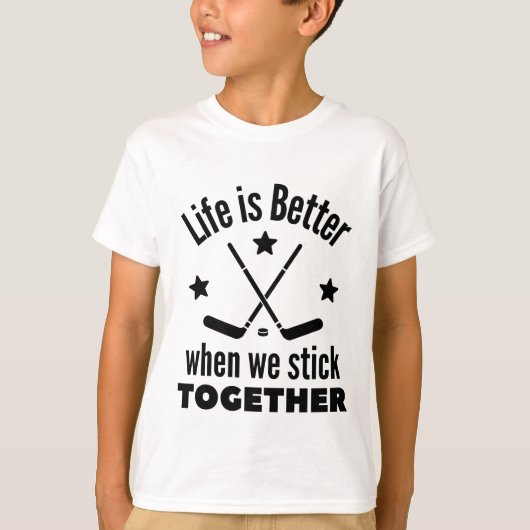 アイスホッケー:私たちが一緒にいる方が人生が良い Tシャツ (正面)