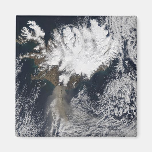 アイスランドのエヤフジャラヨカル火山のアッシュプルーム マグネット (正面)