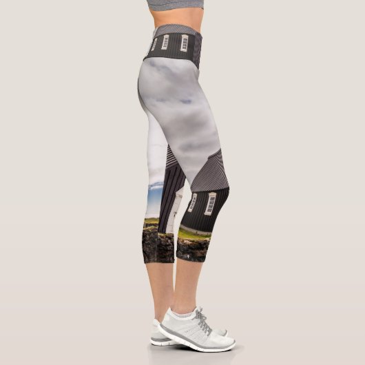 アイスランドのブディールの黒教会 カプリレギンス (右)