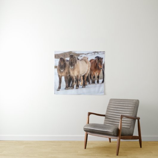 アイスランドのホfn近くの冬にアイスランドの馬 タペストリー (インサイチュ(横))