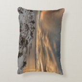 アイスランドのミバトン湖の夕日 アクセントクッション (裏面(縦))