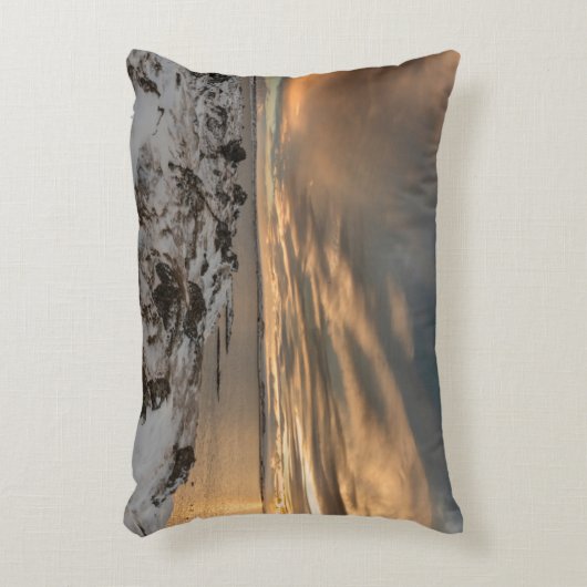 アイスランドのミバトン湖の夕日 アクセントクッション (正面(垂直))