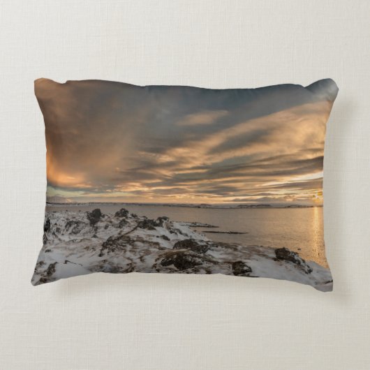 アイスランドのミバトン湖の夕日 アクセントクッション (裏面)