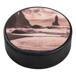 アイスランドのレイニスファラブラックサンドビーチに夕日 アイスホッケーパック