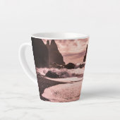 アイスランドのレイニスファラブラックサンドビーチに夕日 カフェラテマグ (左アングル)