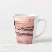 アイスランドのレイニスファラブラックサンドビーチに夕日 カフェラテマグ (右)