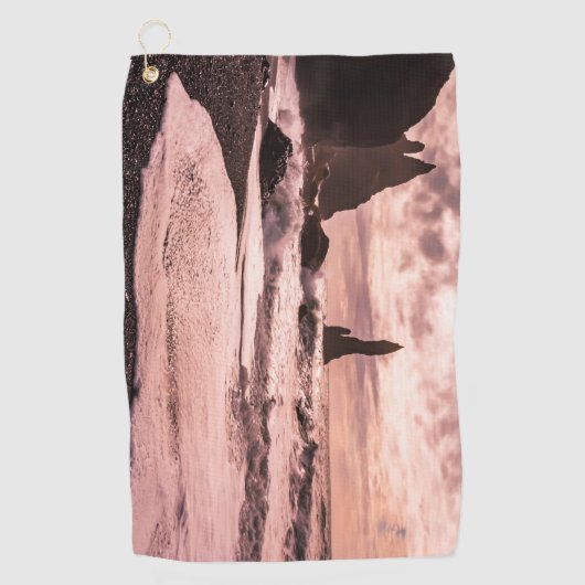 アイスランドのレイニスファラブラックサンドビーチに夕日 ゴルフタオル (正面)