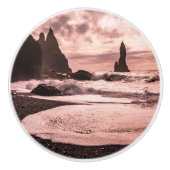 アイスランドのレイニスファラブラックサンドビーチに夕日 セラミックノブ (正面)