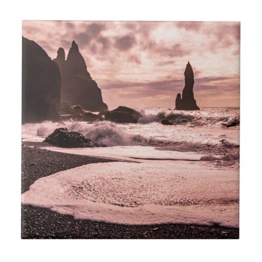 アイスランドのレイニスファラブラックサンドビーチに夕日 タイル (正面)