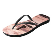 アイスランドのレイニスファラブラックサンドビーチに夕日 ビーチサンダル (アングル)