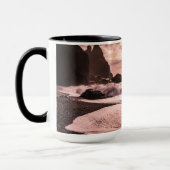 アイスランドのレイニスファラブラックサンドビーチに夕日 マグカップ (左)