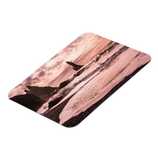 アイスランドのレイニスファラブラックサンドビーチに夕日 マグネット (左側)