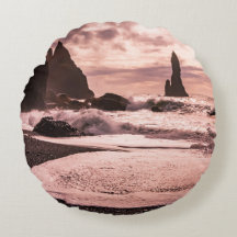 アイスランドのレイニスファラブラックサンドビーチに夕日