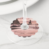 アイスランドのレイニスファラブラックサンドビーチに夕日 ワイングラスタグ (クローズアップ)