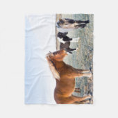 アイスランドの冬のアイスランドの馬 フリースブランケット (正面)