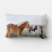 アイスランドの冬のアイスランドの馬 ランバークッション (裏面)