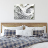 アイスランドの南に位置する2つのサイクロン キャンバスプリント (インサイチュ (寝室))