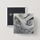 アイスランドの南に位置する2つのサイクロン 缶バッジ (正面&裏面)