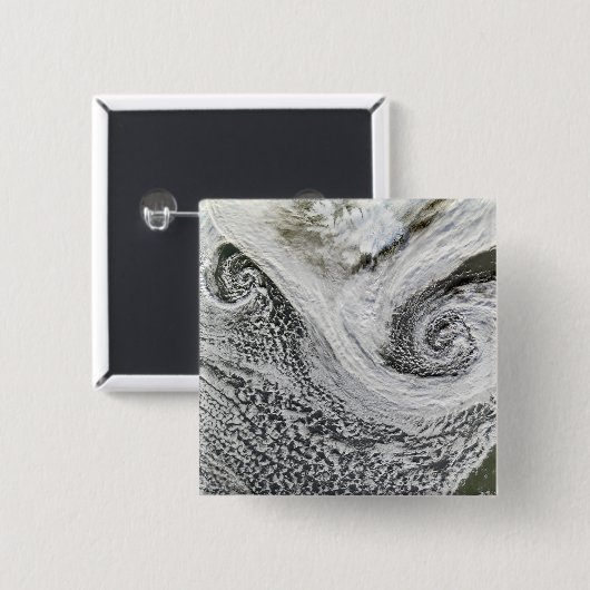 アイスランドの南に位置する2つのサイクロン 缶バッジ (正面&裏面)