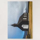 アイスランドの孤独なブラック木造の教会 ジグソーパズル (縦)