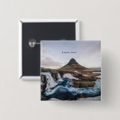 アイスランドの教会の山キルクジュフェル 缶バッジ (正面&裏面)