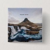 アイスランドの教会の山キルクジュフェル 缶バッジ (正面)