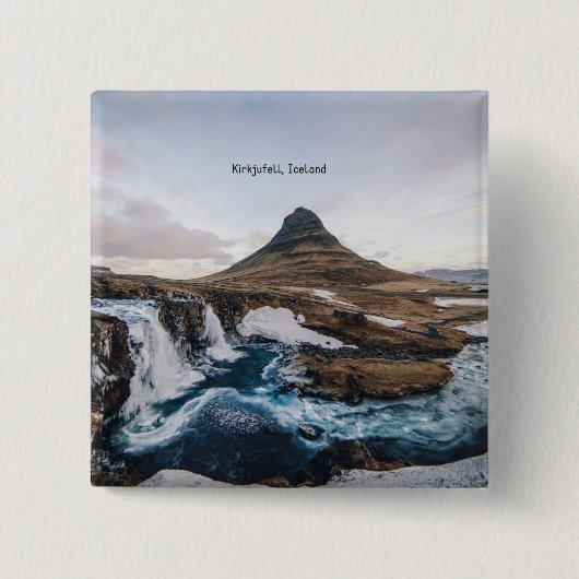 アイスランドの教会の山キルクジュフェル 缶バッジ (正面)
