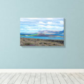 アイスランドの朝のフィヨルドの農場を望む海景 キャンバスプリント (インサイチュ (ウッドフロア))