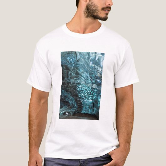アイスランドの氷の洞窟の青い氷 Tシャツ (正面)