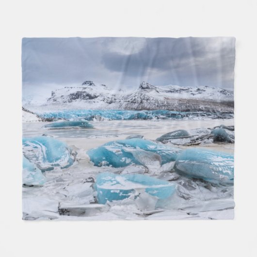 アイスランドの氷河氷の風景 フリースブランケット (正面(横))
