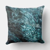 アイスランドの氷穴の青い氷 クッション (裏面)