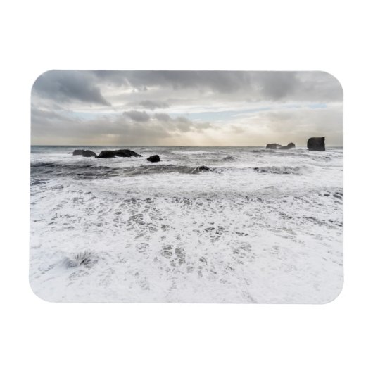 アイスランドの淡い泡立つ海の風景 マグネット (横)