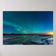 アイスランドの青と緑のオーロラ