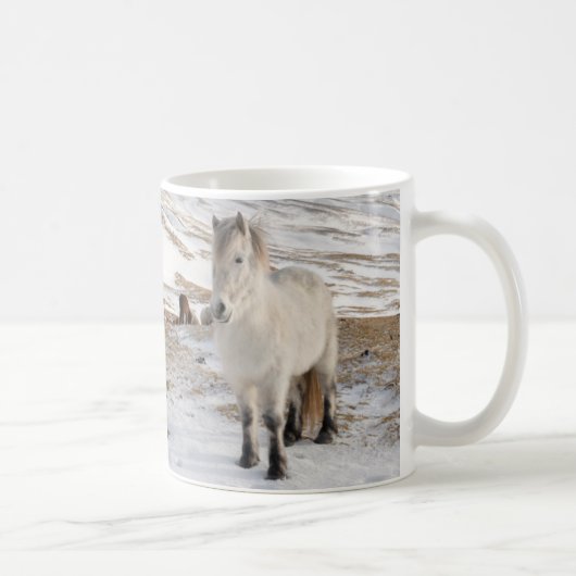 アイスランドの馬のいる風景 コーヒーマグカップ (右)