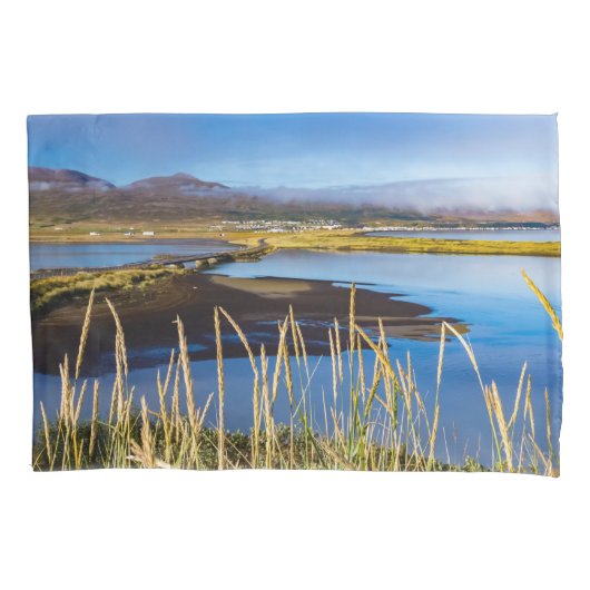 アイスランドのSaudarkrourとSkagafjordurを見る 枕カバー (正面)