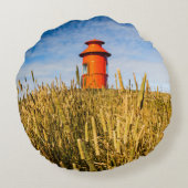 アイスランドのStykkkisholmurにある灯台 ラウンドクッション (裏面)