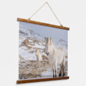 アイスランドホース | Blonduos，アイスランド 吊り下げ型タペストリー (傾斜あり)