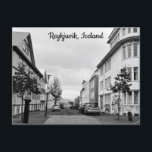アイスランドレイキャビク通り白黒パーソナライズ ポストカード<br><div class="desc">アイスランドのレイキャビク市の通りの美しい白黒の写真。文字は「レイキャビク・アイスランド」と言うが、ニーズに合わせてカスタマイズ変更できる!</div>