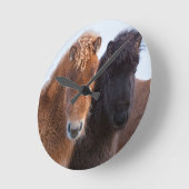アイスランド2の冬の間のアイスランドの馬 ラウンド壁時計 (傾斜)