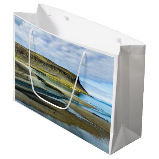 アイスランド，ウェストフィヨルド ラージペーパーバッグ (正面アングル)