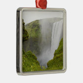 アイスランド。スコガルフォスの滝が滝を飛び越える メタルオーナメント (右)