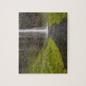 アイスランド。セルジャランドフォスの後ろを追う人々 ジグソーパズル (縦)