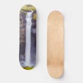 アイスランド，ハイフォスの滝 スケートボード (正面)