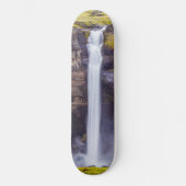 アイスランド，ハイフォスの滝 スケートボード (正面)