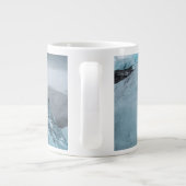 アイスランド、ビーチの海のブルーアイス ジャンボコーヒーマグカップ (裏面)