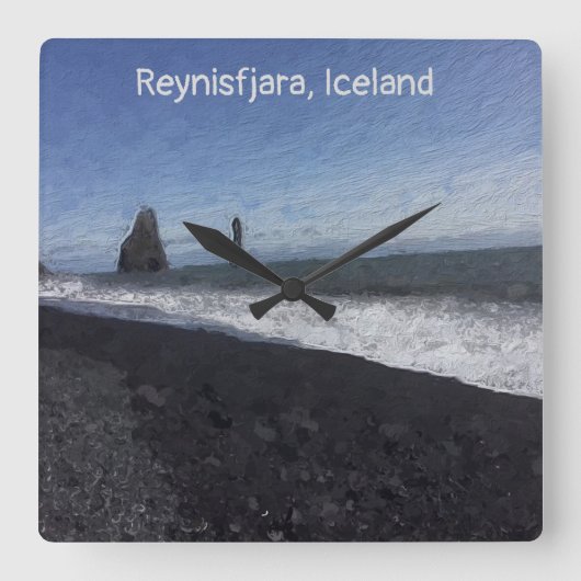 アイスランド，レイニスフジャラ スクエア壁時計 (正面)