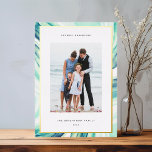 アイス縁どアゲート |ハヌカー写真金ゴールド 箔シーズンカード<br><div class="desc">ハヌカーの挨拶を友人や家族に私たちの写真カードで送エレガントる。垂直またはポートレート向独身のきの写真に対応するように設計されたカードは、空気のアクアで水の色のジオード瑪瑙スライスを備え縁ど、金ゴールド箔と緑のを備える。あなたのカスタムハヌカーの挨拶と家族の名前でパーソナライズ。</div>