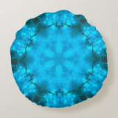 アイス霜の降りたブルースノーフレーク万華鏡のように千変万化するパターンパターン ラウンドクッション (裏面)