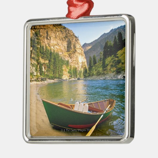 アイダホのの砂浜の漁船 メタルオーナメント (左)